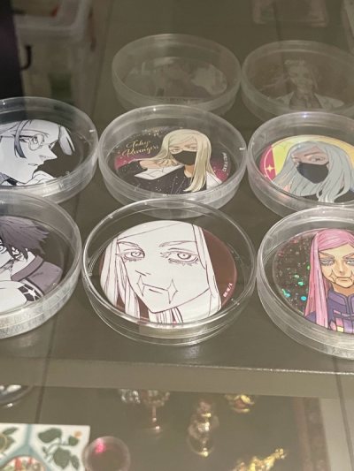 再次以便宜的價格收到漂亮的小春吧唧
好看愛看，每天欣賞我春的美貌✨
我愛doorzo，真的是什麼谷子都能在上面買到
希望之後能夠新增以圖片搜尋的功能
這樣更能快速又正確的找到想要的東西