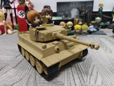 小黏土人系列在台灣幾乎找不到了，就算有也是很貴，很幸運能夠用這個網站找到並買下來，充實了我的房間且省下一筆錢錢。