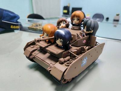 因為少女與戰車的黏土人不佔空間又很可愛，所以還是沒有忍住買了下來，不過沒關係買了只是後悔一陣子，沒買到後悔一輩子哈哈，重點是以合理的價格買到全新未拆封的真的很感動。