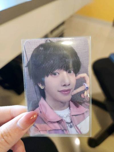 Photocards were well received in good condition and is well packaged. 

Seller gave freebies as well, will buy again! 