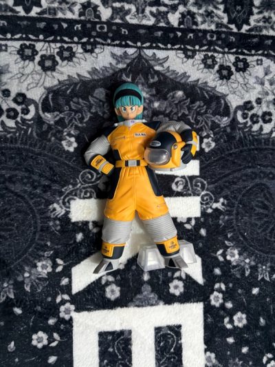 figure came well wrapped with no damages, the shipping time was fast 7-14 days not bad for the price!