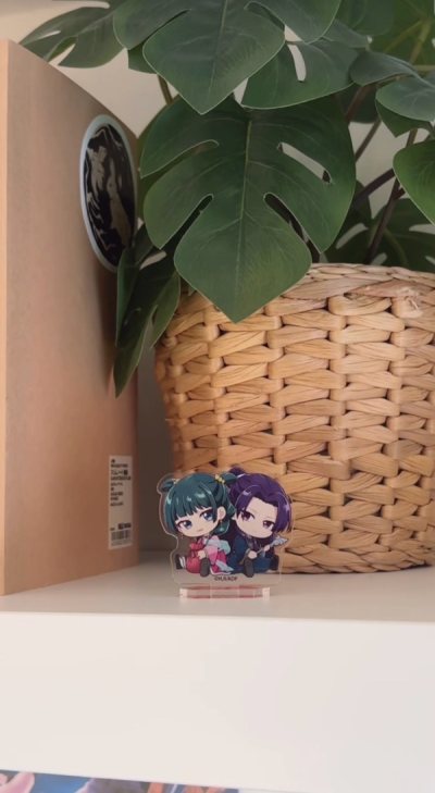 The acrylic stand is so cute, the quality is amazing and it goes perfectly with my room decor! 