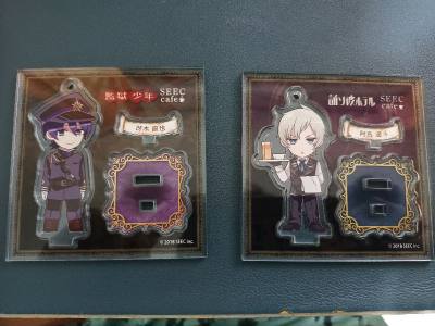 Arrived in a good condition however also wobbly like how I got Naoya but still good to be used as a keychain and also he actually cam...