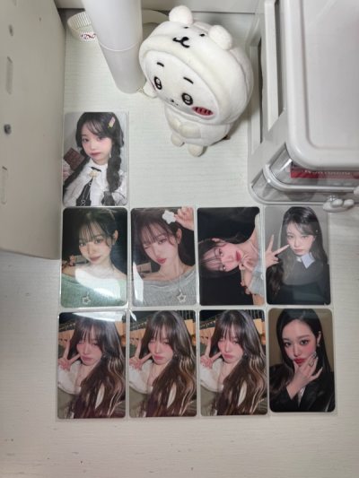 Photocards came safely and were well protected, thank you so much! ! ! !