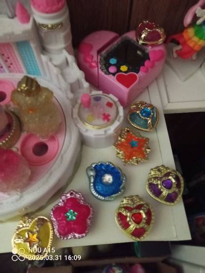 I am super happy to finally have my Hugtto Precure display complete, as well as found the mini gacha Healin Good Precure sticks! ! !