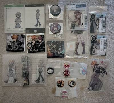 Thanks again to Doorzo, making it possible to easily get rare merch once again (really happy about one of the tote bags and the hoodi...