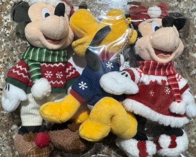 Packing was okay, but seller only packed the 3 plush into a normal envelop. Doorzo took the extra mile to protect it with bubblewrap....