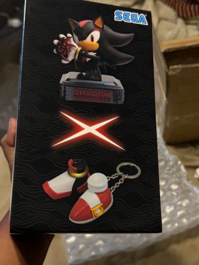  Another hidden gem Which I found the packaging is good The Shadow figure dope top and the key Pretty solid