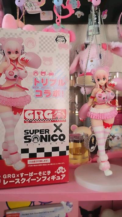 super nice shipping, it said unopened but has scruffs and a paint job on her foot, besides that i love her sm and im glad shes here ♡...