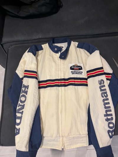 rothmans honda jacket came in pretty good condition despite its age wear and tear is not too bad as well overall satisfied
