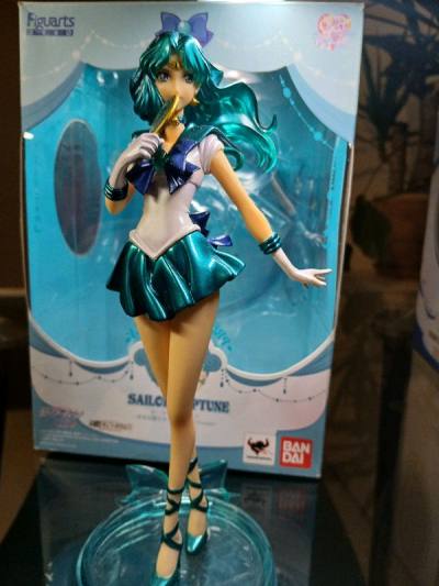 Sailor Neptune Figuarts Zero is a beautiful and stylish figurine finished with a glowing and shiny glaze (her hair &amp;amp; clothes ...