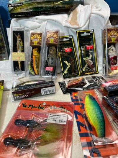 another package arrived and in great shape! more nice collectable fishing lures or they double as fantastic fish catching tools! Ill ...