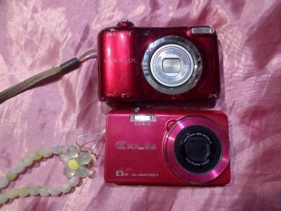 cameras arrived at ph after 1month thru sea or post shipping
Both camera are working and properly packed
the nikon coolpix uses AA ba...