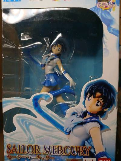 This figure is a beautiful and delicate representation of Sailor Mercury. She surrounded by a splash of water summoned for her spell ...
