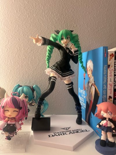 so cute!! came in air packaging, and came in like new! also arrived within a week :)