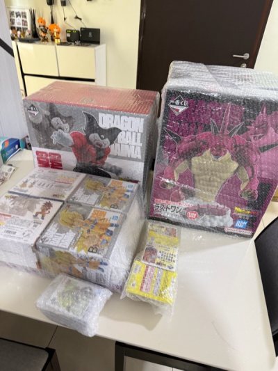 这次超幸运买到龙珠一番赏整套奖品，实物真的太震撼了！A赏波伦加巨大霸气，气势满满摆在柜子里超有存在感。B赏超三悟空造型非常帅，发型和表情还原得非常到位，战斗感十足。C赏贝吉塔同样精致，跟悟空并排展示超有感觉！小奖部分也全套到齐，包含宣传POP板和各种实用小物，卖家包...