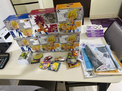 这次在平台上购买了一批超值的一番赏奖品，主要目标是超三和超四悟空，终于顺利入手啦！商品包装严密，所有奖品都保存得非常完好。除了主角悟空外，还有精美的亚克力立牌、徽章和文件夹，做工很精致，实物比照片还漂亮，完全对得起价格！对喜欢龙珠的朋友来说真的不容错过，非常推荐！
