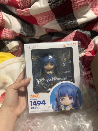 I got my figurine finally after signing for it at the post office and im extremely happy⁉️Barely bent and is in good condition! I was...