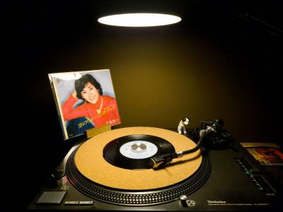 Doorzo is not well known enough among the vinyl community. Let me say this. Doorzo literally opens the door; of countless quality, af...