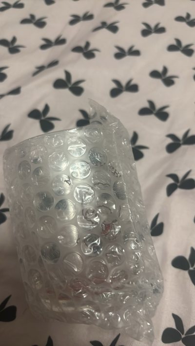 glass came no scratches or broken 
beautiful cup
love it 