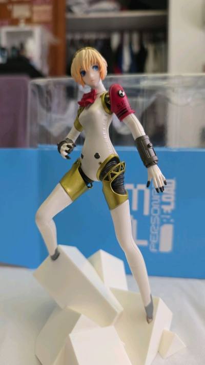 Arrived in excellent condition, she looks amazing and a was shipped pretty quickly. Definitely recommend this seller, will buy from t...