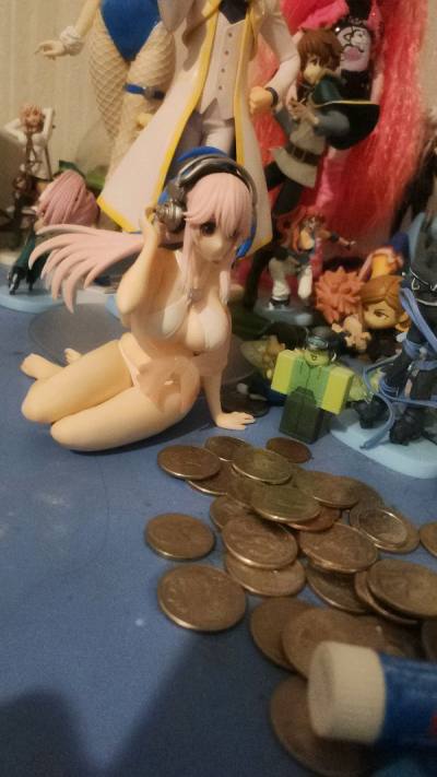 I love sonico! shes great to have in my ever growing collection of figures. its nice to actually have a few women amongst men ^_^