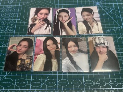 got a lot of photocards of Yunah and Sakura, they’re all so cute and most are in pristine condition owo I’m extra happy!