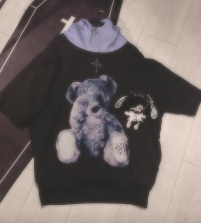 so happy with the purchase! the hoodie is nice and exactly like in the pictures, in perfect condition ♡ chose the “registered small a...