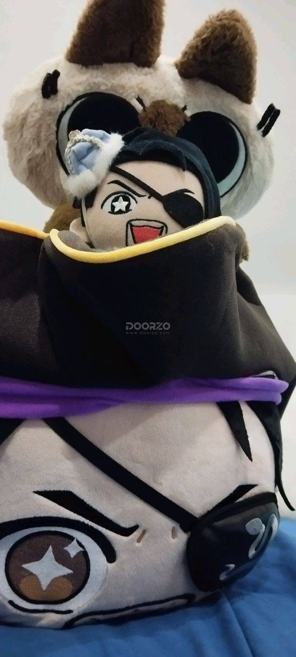 I managed to get my big Captain Majima plush that I really wanted, thanks to Doorzo! This plush is a kuji prize that was not availabl...