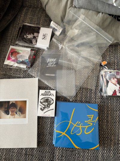 more than 80 pc‘s and many albums and inclusions  