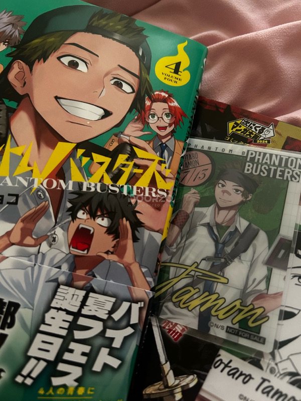 i received a carefully, and secure package that contained some photocards and manga. love, love, love them sm,, !! (＾∇＾) ♡
