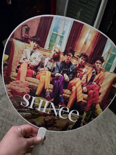 just received my Kai and Shinee fan picket. both in great shape