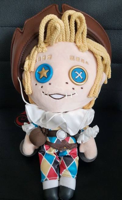 Looks perfect!! Its official and it has no scratches. 
The leather is intact and its very high quality. I dont see any seams or tears...