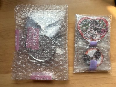 Hello again! Told ya I’d be ordering from Doorzo again soon :3 This time around I bought merch of my favorite character from New Dang...