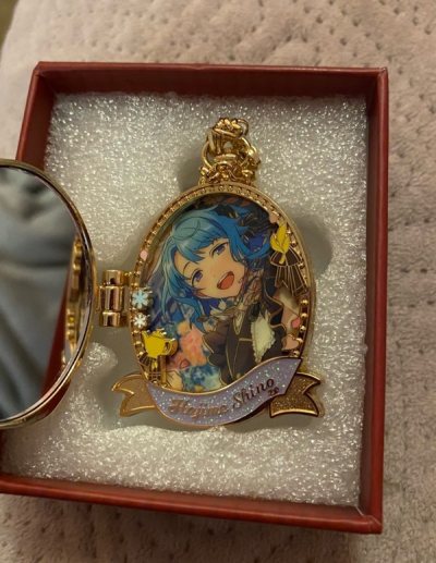  so so many buttons snd so much merch and it wasn’t that expensive but shipping took a while but it was definitely worth it.ᐟ.ᐟ 