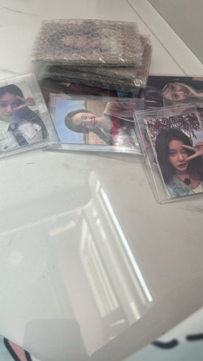 I bought a lot of Babymonster cards from Doorzo sellers. the cards arrived safely and were all well packed. the parcel also had great...