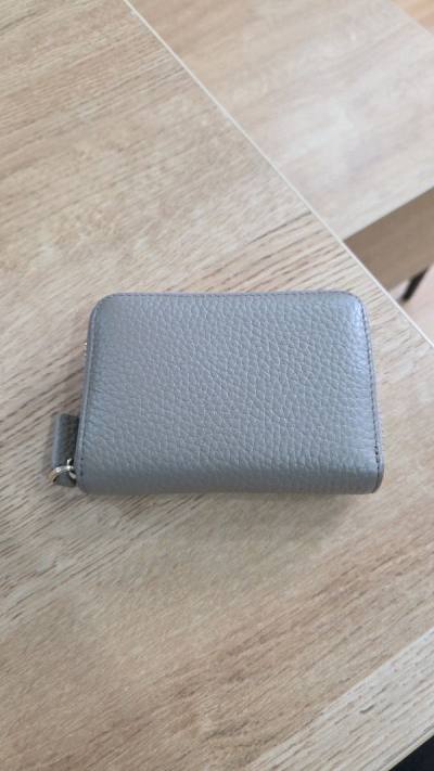 Loves The Colour. Very Compact And Lightweight. Worth The Purchase. Still In Good Condition. Eventhough Slight Tear And Wear, But Und...