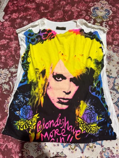 nice shirt good printing fadt shipping..Any Update time to time