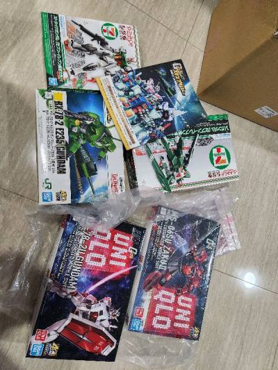 Getting Limited Edition Gundam with doorzo Was finally able to get a Out of Production Nikke figs from a 2nd Hand store, without door...