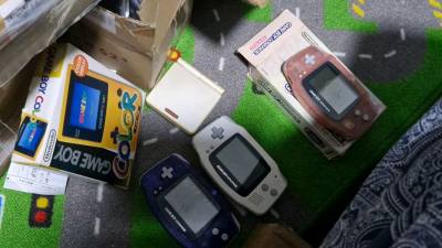 Great haul with many conplete in box gameboys. Also managed to get the Super Famicom SP and midnight blue SPs that are more exclusive...