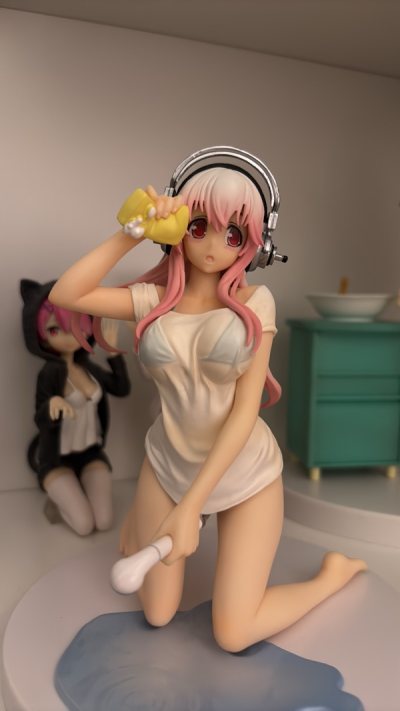 Super sonico figures 