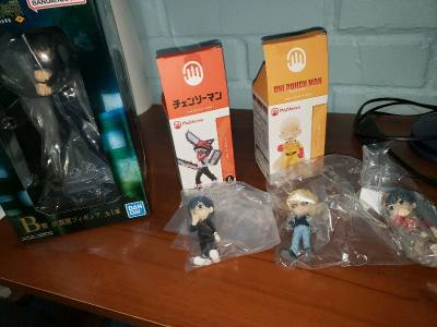 Figuras Jujutsu Kaisen, Chainsaw Man, One Punch Man y Bluelock 