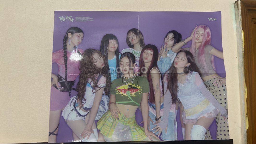 TWICE タペストリー 値下げ可能！ 2025年最新】twice トゥワイス タペストリーの人気アイテム