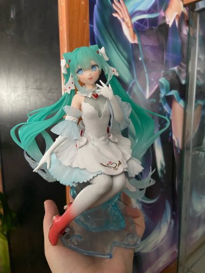 2 miku figs