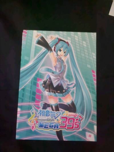 Juego y música. Es una gran edición para fans de Miku