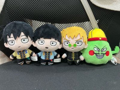 I LOVE MY CN PLUSHIES!!!