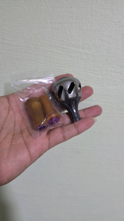 Wood grain and aluminium handle knobs