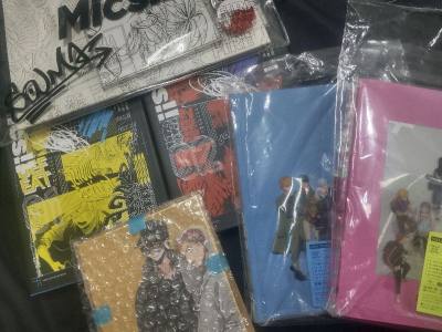 買漫畫家週邊很划算！