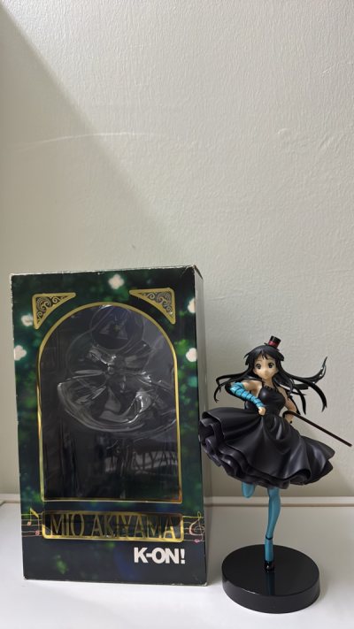 轻音少女秋山澪、田井中律手办