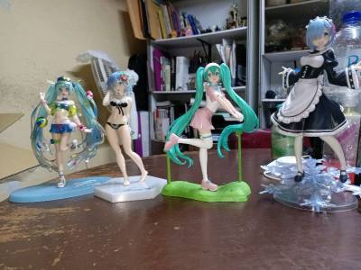 Subasta de figuras sin caja